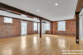 14 Meehan St, Unit 2 in Boston, MA - Foto de edificio - Building Photo