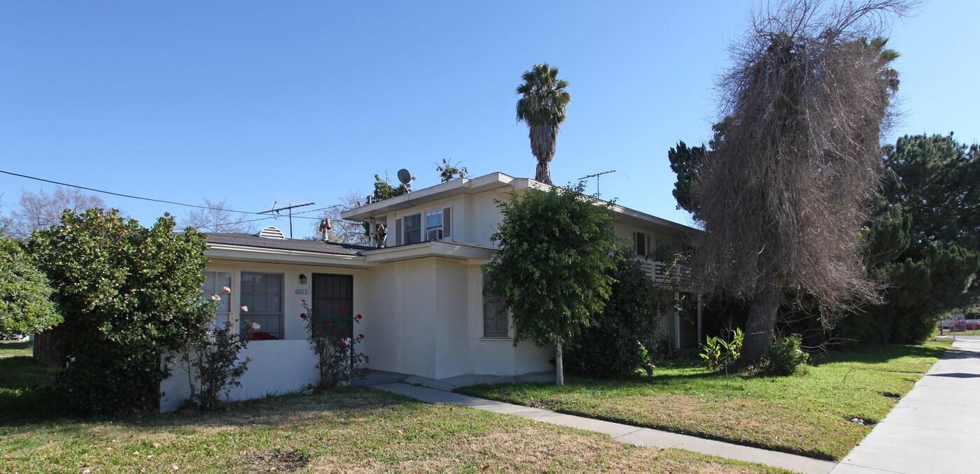 10401-10559 Edison Way in North Hollywood, CA - Building Photo