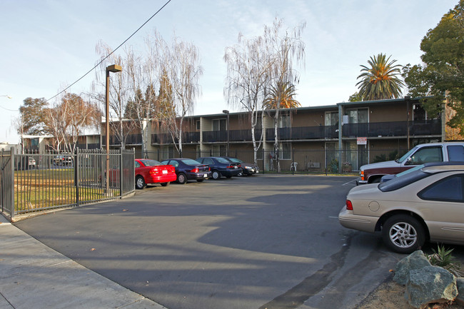 Gibson Oaks in Sacramento, CA - Foto de edificio - Building Photo