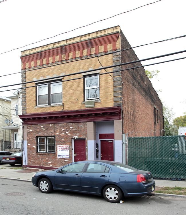 1023 Magnolia Ave in Elizabeth, NJ - Building Photo - Building Photo