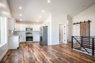 694 S Slate Canyon Dr in Provo, UT - Building Photo - Building Photo