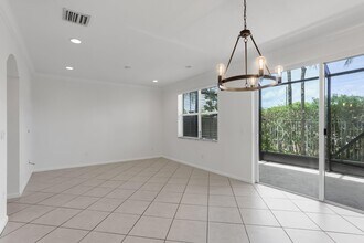 4719 N Prive Cir in Delray Beach, FL - Building Photo - Building Photo