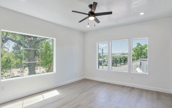 321 E 2100 S in Salt Lake City, UT - Foto de edificio - Building Photo