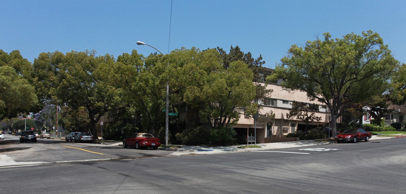 434 S 6th St in Burbank, CA - Building Photo