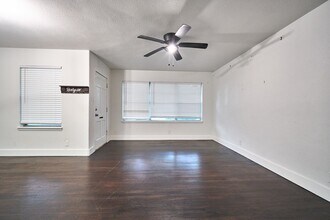 5815 Hornwood Dr in Houston, TX - Building Photo - Building Photo