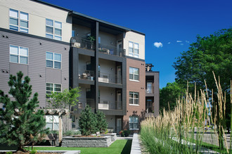 Lyndale Plaza Apartments in Richfield, MN - Foto de edificio - Building Photo