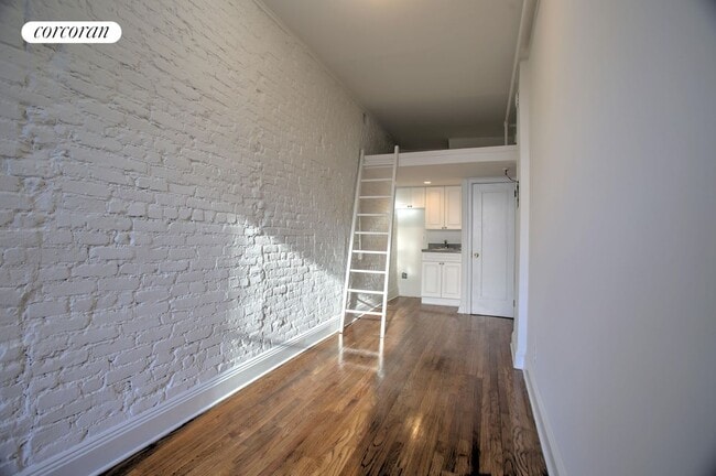 304 W 30th St in New York, NY - Building Photo - Building Photo