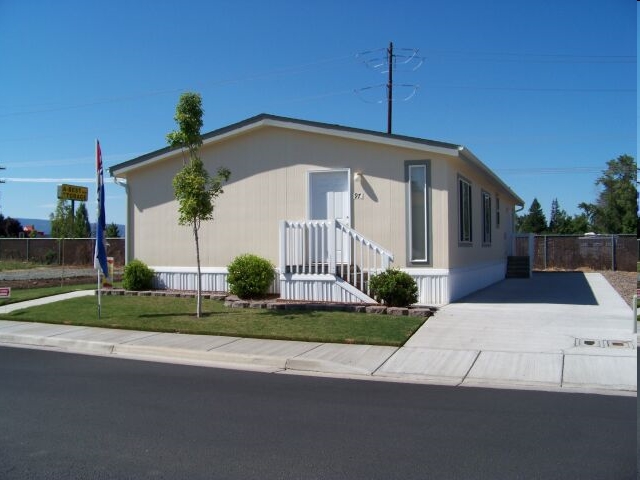 San George Estates in Medford, OR - Building Photo