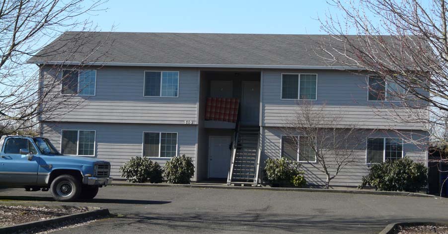 310 Kennel Ave in Molalla, OR - Foto de edificio