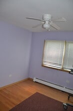 1603 Waukegan Rd, Unit 16 in Glenview, IL - Foto de edificio - Building Photo