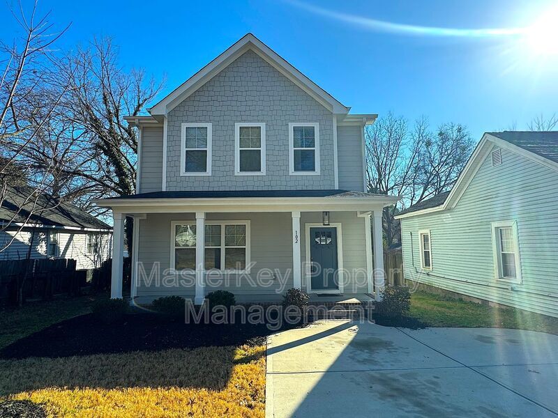 102 N Dunn St in Angier, NC - Building Photo