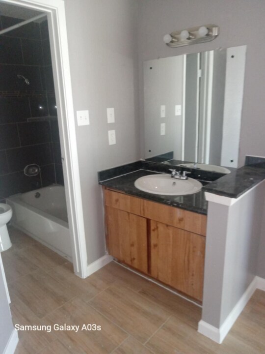 10110 Forum Park Dr in Houston, TX - Building Photo