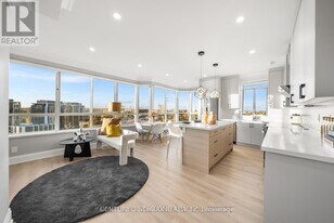 33 Weldrick Rd E in Richmond Hill, ON - Building Photo