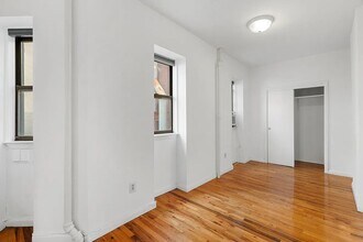 242 Mulberry St in New York, NY - Building Photo - Building Photo