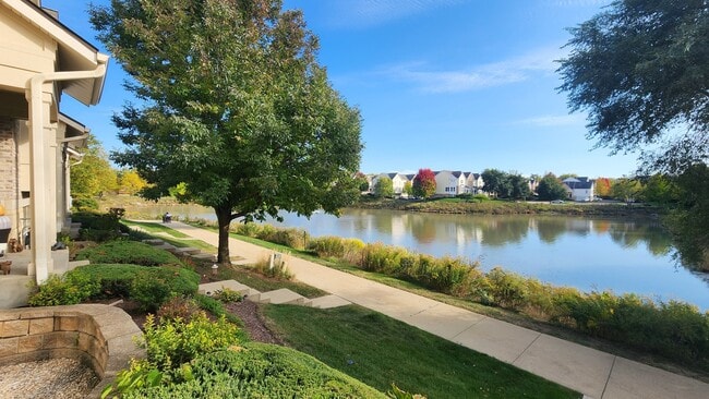 5502 Cambridge Way in Hanover Park, IL - Building Photo - Building Photo