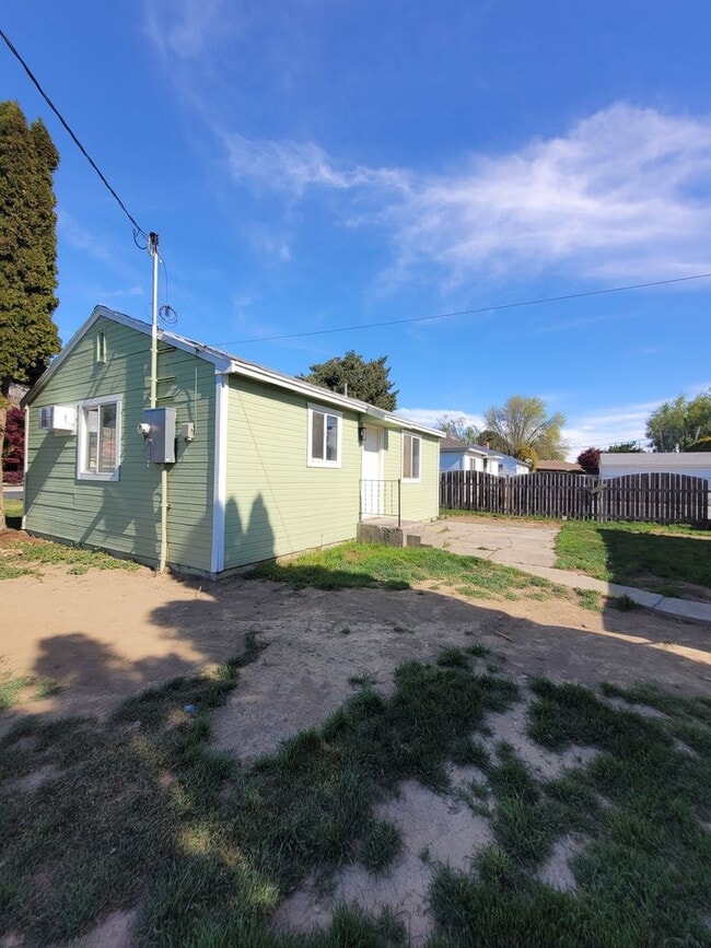 1330 C St SW in Ephrata, WA - Building Photo - Building Photo