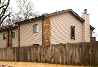 3704 S Madison Ave in Tulsa, OK - Foto de edificio - Building Photo