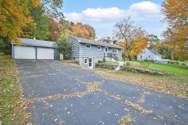 111 Cemetery Rd in Vernon, CT - Building Photo - Building Photo