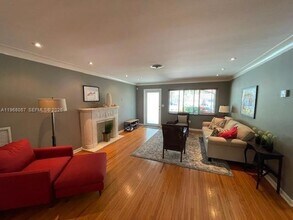 750 NE 72nd Terrace in Miami, FL - Foto de edificio - Building Photo