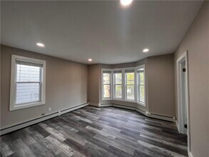 43 Kenyon St in Providence, RI - Building Photo - Building Photo
