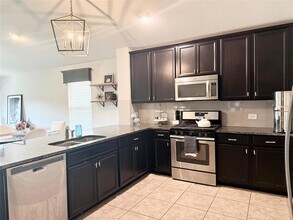 408 Wincliff Dr in Buda, TX - Foto de edificio - Building Photo