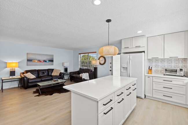 74 Normandy Ln in Delray Beach, FL - Building Photo - Building Photo