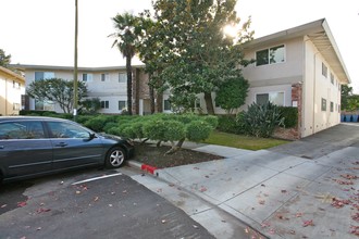 94 Renato Ct in Redwood City, CA - Building Photo - Building Photo