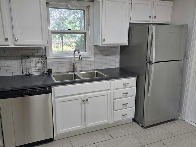 property at 506 W Catalpa St