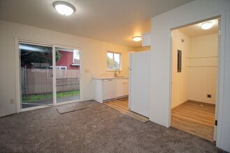 2658-2658 SE 125th Ave in Portland, OR - Building Photo - Building Photo