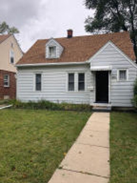 4843 N 72nd St in Milwaukee, WI - Building Photo