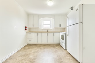 23 Augusta Ave in St Catharines, ON - Building Photo - Building Photo
