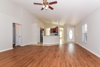 622 Wave Crest Cir in Valrico, FL - Foto de edificio - Building Photo