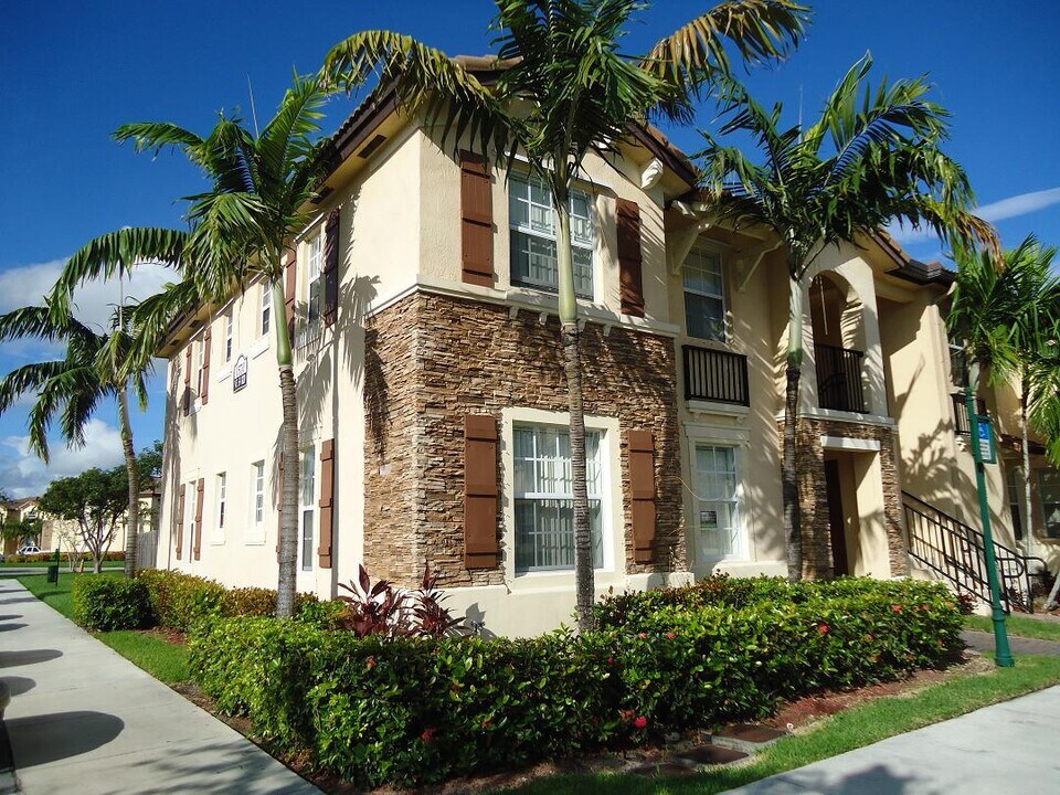 1570 NE 33rd Rd in Homestead, FL - Building Photo