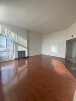 4343 Whitsett Ave, Unit 303 in Los Angeles, CA - Building Photo