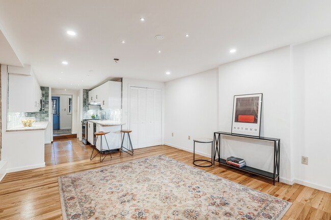 209 1/2 4th St in Jersey City, NJ - Building Photo - Building Photo