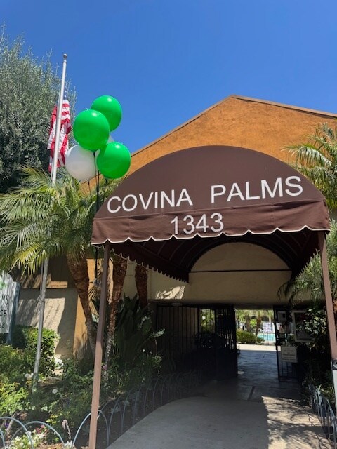 Covina Palms Apartments in Covina, CA - Foto de edificio