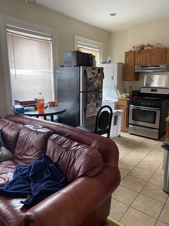 227 Roxbury St, Unit 2 in Boston, MA - Building Photo