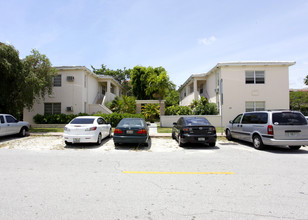 16-20 Zamora Ave in Coral Gables, FL - Building Photo - Building Photo