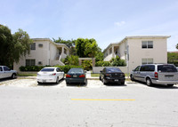 16-20 Zamora Ave in Coral Gables, FL - Foto de edificio - Building Photo