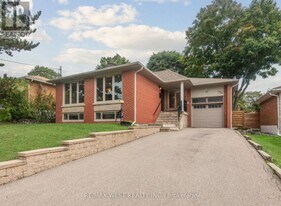 17 Jill Crescent in Toronto, ON - Building Photo