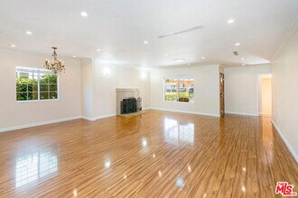 7007 Cantaloupe Ave in Los Angeles, CA - Building Photo - Building Photo