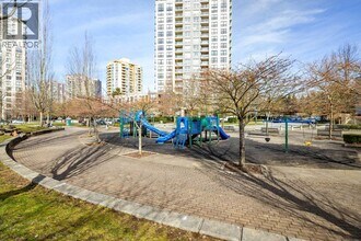 3663 Crowley Dr in Vancouver, BC - Building Photo - Building Photo