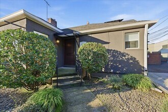 1611 NE 16th Ave in Portland, OR - Building Photo - Building Photo