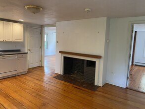 57 Main St-Unit -B in Kingston, MA - Building Photo - Building Photo