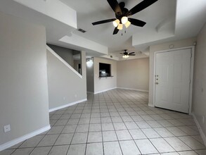 1000 Ranchway Dr in Laredo, TX - Foto de edificio - Building Photo