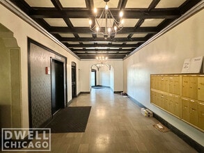 3333 W Diversey Ave, Unit S in Chicago, IL - Building Photo - Building Photo
