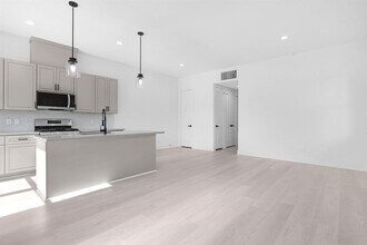 8205 Moon Beam St in Houston, TX - Building Photo - Building Photo