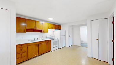 175 W Wyoming Ave, Unit uni#39 2-bed 1-bath in Melrose, MA - Building Photo - Building Photo