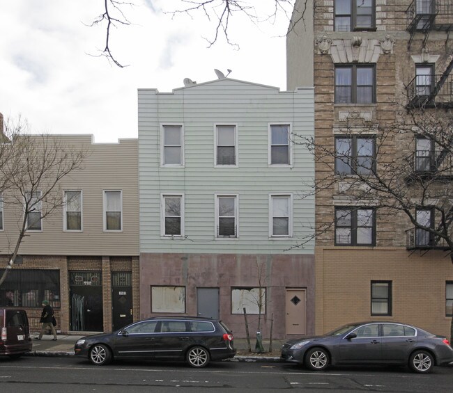 1098 Manhattan Ave in Brooklyn, NY - Building Photo - Building Photo