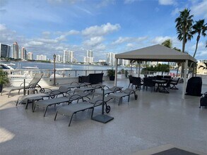18000 N Bay Rd in Sunny Isles Beach, FL - Building Photo - Building Photo